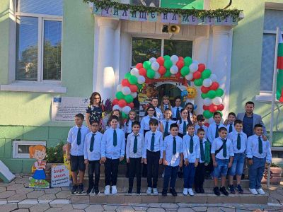 Честит първи учебен ден! НУ "Отец Паисий", гр. Пазарджик 2025-2026 уч. г. - НУ Отец Паисий - Пазарджик
